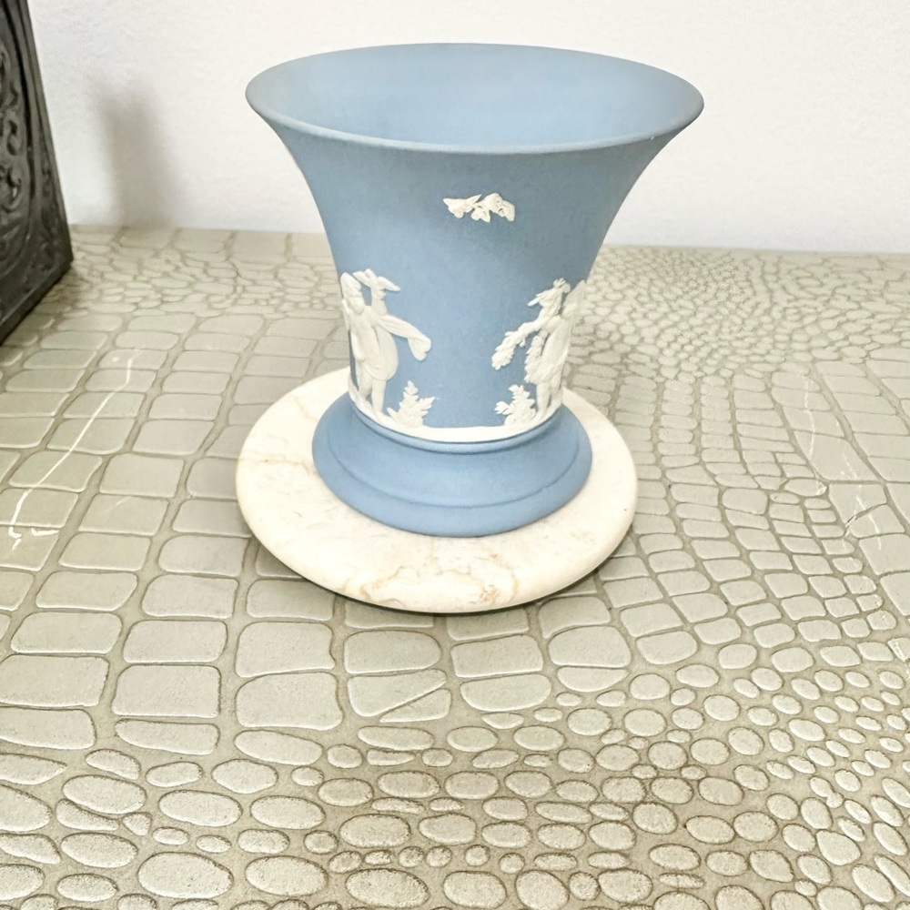 Vintage Wedgewood Jasperware Blue And White Decorative Vase/Cup